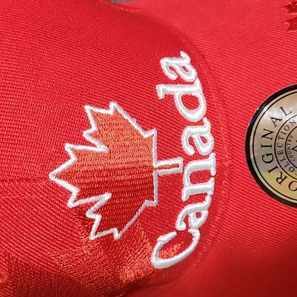 RED CANADA HAT UNISEX - Picture 5 of 6